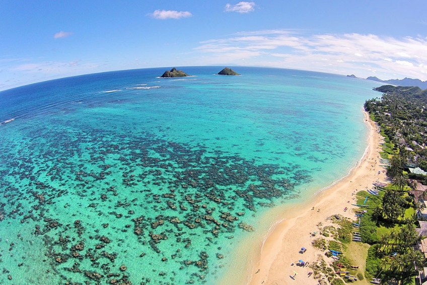 Turquoise water and white sand beach at Kailua Beach Park in Oahu